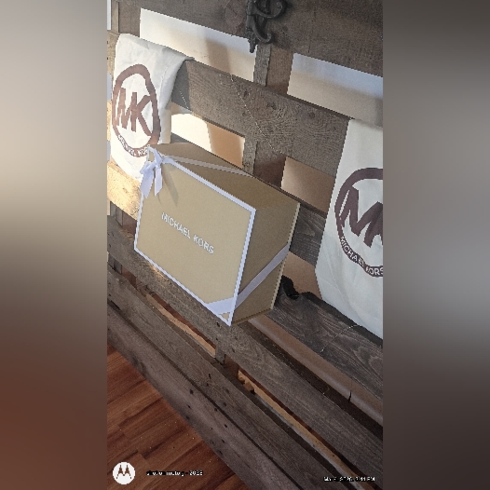 Michael Kors Beige Crossbody Bag - Picture 4 of 16